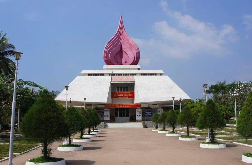Làng du kích Đồng Khởi